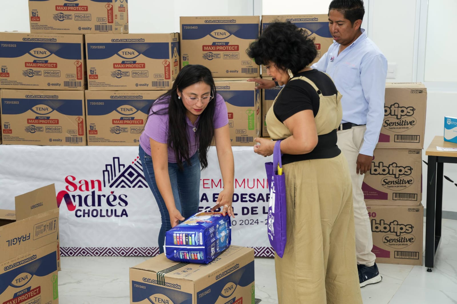 Cambiando Vidas con pañales y bolsas de colostomía